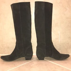 Dark grey suede pull-on boot